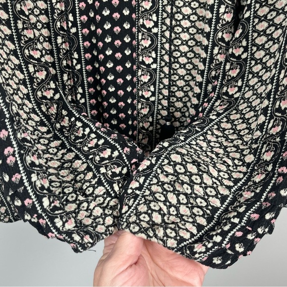 Tribal Black and White Women's Top - Picture 6 of 9